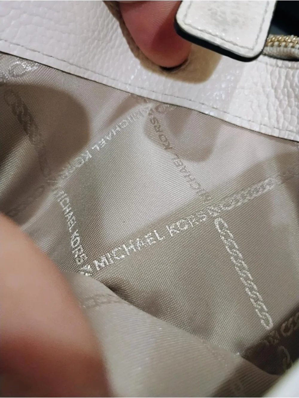 Michael Kors White Leather Zip Around Wallet Wristlet Continental Gold Logo